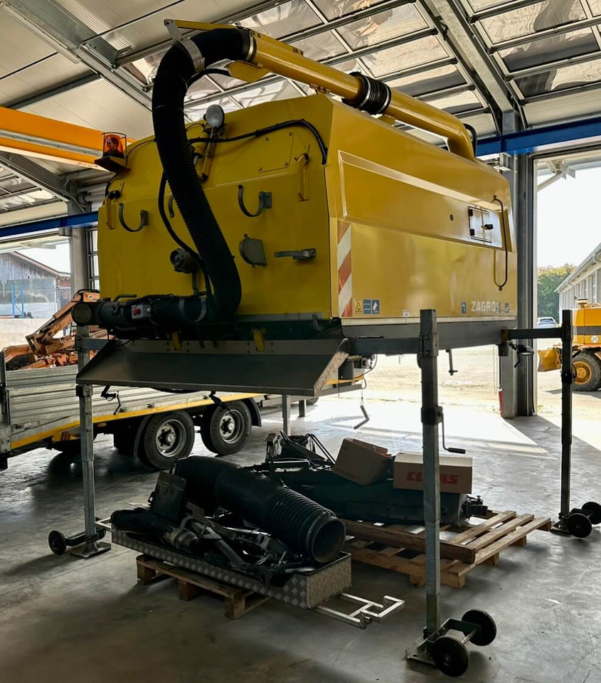 Unimog Aufbaukehrmaschine Trilety SK-370 - Makinë fshirëse për rrugët: foto 4 Unimog Aufbaukehrmaschine Trilety SK-370 - Makinë fshirëse për rrugët: foto 4