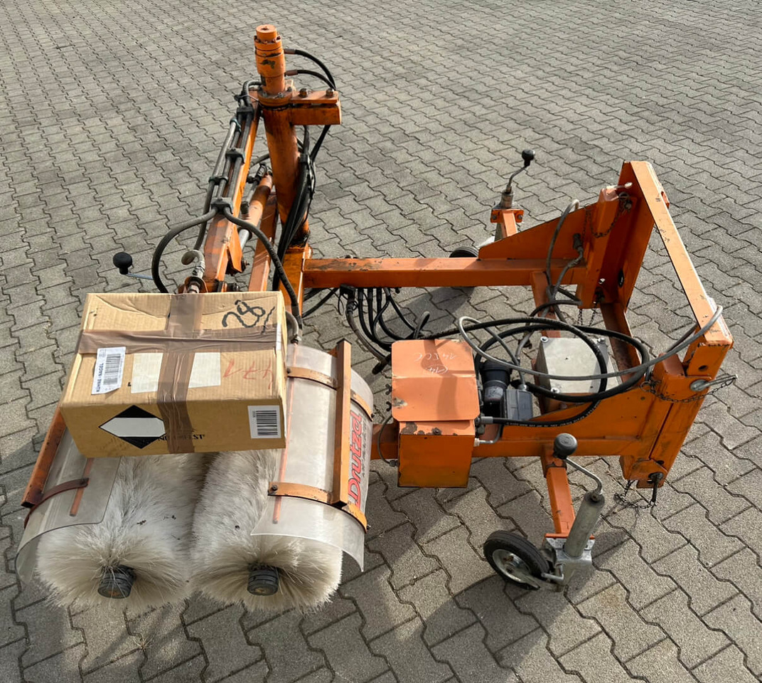 Unimog Leitpfostenwaschgerät Drutzel LWG-U-300 - Fshesë: foto 2 Unimog Leitpfostenwaschgerät Drutzel LWG-U-300 - Fshesë: foto 2