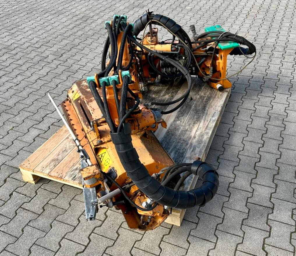 Unimog Randstreifenmulcher Mulag MRK 300 - Trince me spostim anësor: foto 3 Unimog Randstreifenmulcher Mulag MRK 300 - Trince me spostim anësor: foto 3