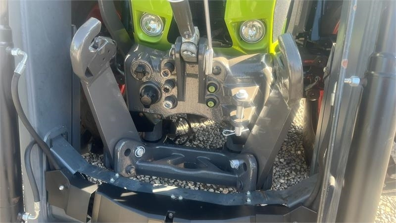 Claas ARION 550 CEBIS Med frontlæsser og frontlift - Traktor: foto 4 Claas ARION 550 CEBIS Med frontlæsser og frontlift - Traktor: foto 4