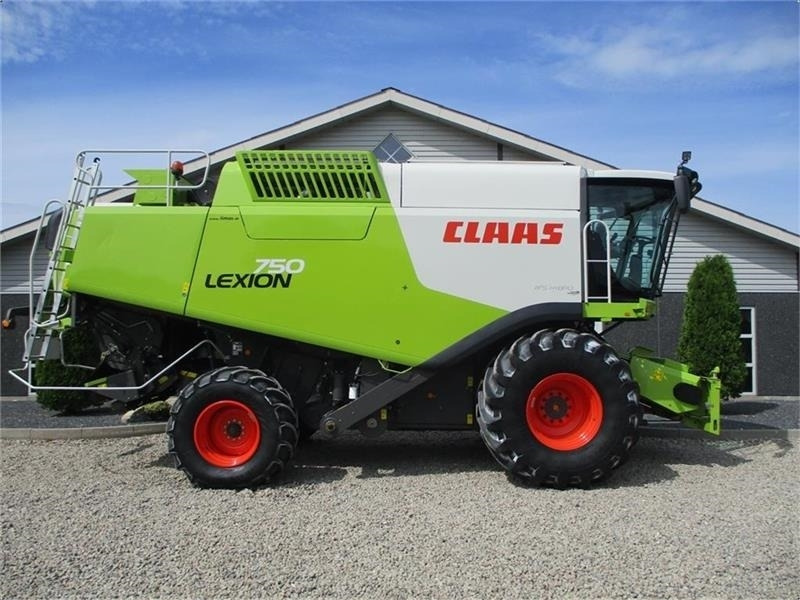 Claas LEXION 750 Gårdmaskine med kun 1480timer og V900 s - Autokombajnë: foto 2 Claas LEXION 750 Gårdmaskine med kun 1480timer og V900 s - Autokombajnë: foto 2