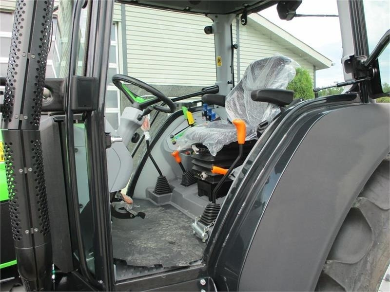 Deutz-fahr Agrofarm 115G with 30F+30R Hi-Lo and CreepGear - Traktor: foto 3 Deutz-fahr Agrofarm 115G with 30F+30R Hi-Lo and CreepGear - Traktor: foto 3
