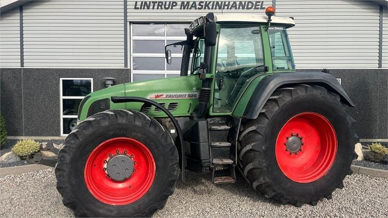 Fendt 926 Favorit Vario Med frontlift - Traktor: foto 1 Fendt 926 Favorit Vario Med frontlift - Traktor: foto 1