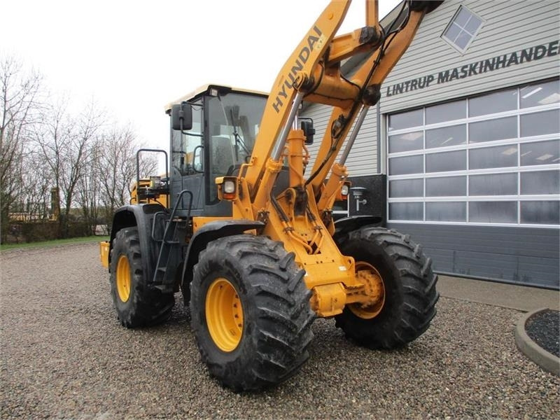 Hyundai 757-9A med 620/75R26 traktor hjul montering på - Fadrom me goma: foto 3 Hyundai 757-9A med 620/75R26 traktor hjul montering på - Fadrom me goma: foto 3