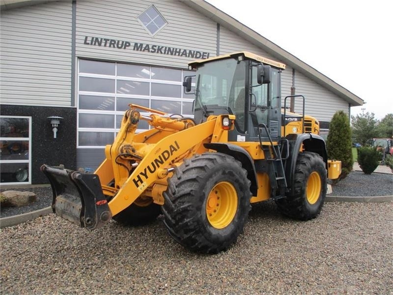 Hyundai 757-9A med 620/75R26 traktor hjul montering på - Fadrom me goma: foto 4 Hyundai 757-9A med 620/75R26 traktor hjul montering på - Fadrom me goma: foto 4