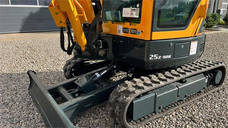 Hyundai R25Z-9AK Robex med Tilt-Mann tilt skifte samt Engc - Miniekskavator: foto 3 Hyundai R25Z-9AK Robex med Tilt-Mann tilt skifte samt Engc - Miniekskavator: foto 3