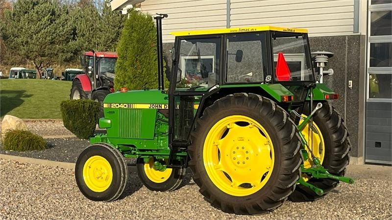 John Deere 2040 Med nye dæk hele vejen rundt - Traktor: foto 5 John Deere 2040 Med nye dæk hele vejen rundt - Traktor: foto 5