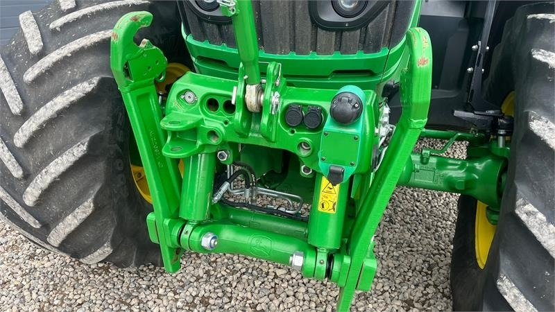 John Deere 6195R Premium Edition med frontlift - Traktor: foto 4 John Deere 6195R Premium Edition med frontlift - Traktor: foto 4
