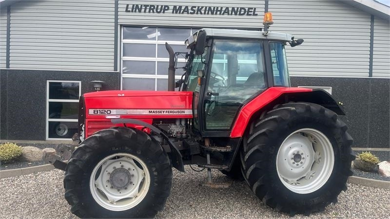 Massey Ferguson 8120 DYNA 4 Med frontlift - Traktor: foto 1 Massey Ferguson 8120 DYNA 4 Med frontlift - Traktor: foto 1