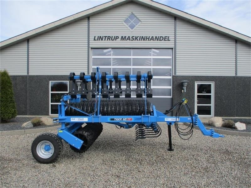 Namyslo Tiger 620 med hydraulisk lammelplanke / plannerpla - Rul bujqësor: foto 1 Namyslo Tiger 620 med hydraulisk lammelplanke / plannerpla - Rul bujqësor: foto 1