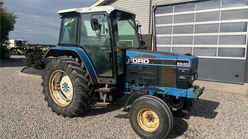 Lizingu i New Holland 5640 SL Dualpower New Holland 5640 SL Dualpower: foto 14 Lizingu i New Holland 5640 SL Dualpower New Holland 5640 SL Dualpower: foto 14