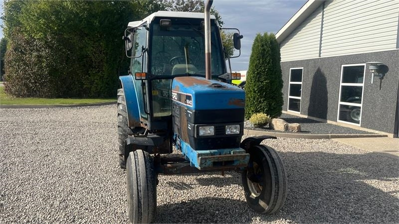 Lizingu i New Holland 5640 SL Dualpower New Holland 5640 SL Dualpower: foto 16 Lizingu i New Holland 5640 SL Dualpower New Holland 5640 SL Dualpower: foto 16