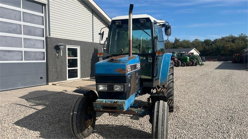 Lizingu i New Holland 5640 SL Dualpower New Holland 5640 SL Dualpower: foto 8 Lizingu i New Holland 5640 SL Dualpower New Holland 5640 SL Dualpower: foto 8