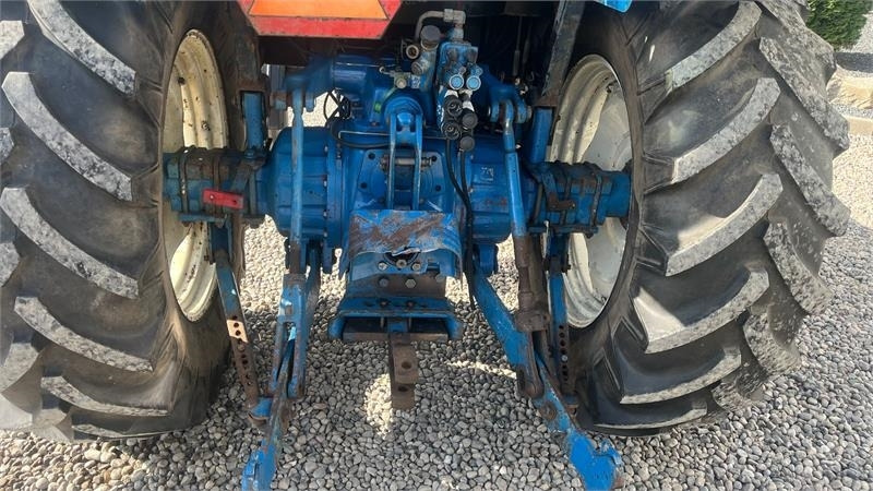 New Holland 5640 SL Dualpower - Traktor: foto 4 New Holland 5640 SL Dualpower - Traktor: foto 4