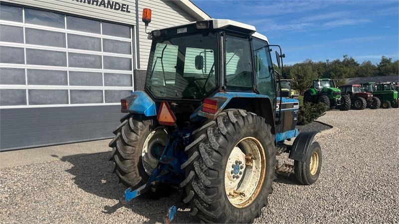 Lizingu i New Holland 5640 SL Dualpower New Holland 5640 SL Dualpower: foto 12 Lizingu i New Holland 5640 SL Dualpower New Holland 5640 SL Dualpower: foto 12