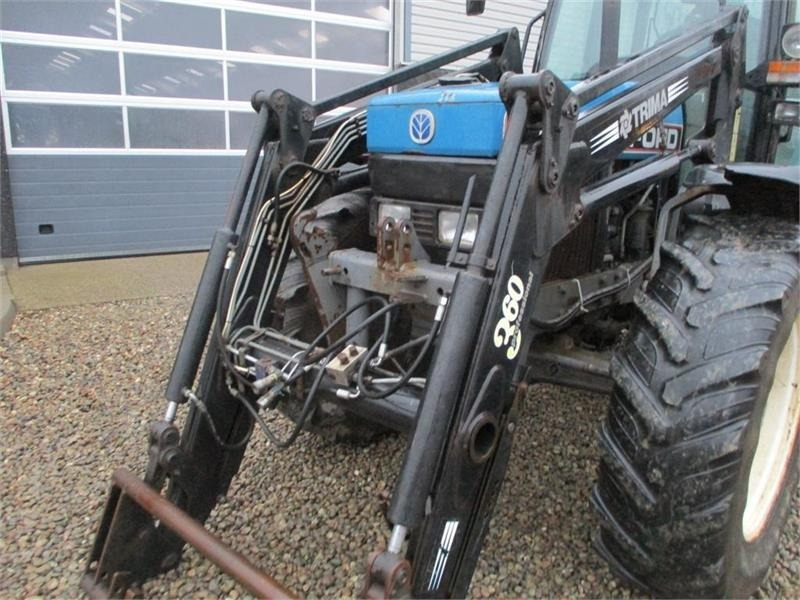 New Holland 7740 SLE Turbo Med frontlæsser og frontlift. - Traktor: foto 4 New Holland 7740 SLE Turbo Med frontlæsser og frontlift. - Traktor: foto 4