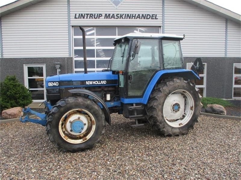 New Holland 8240 SLE Med frontlift og frontPTO - Traktor: foto 1 New Holland 8240 SLE Med frontlift og frontPTO - Traktor: foto 1
