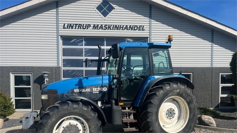 New Holland 8360 Rangecommand - Traktor: foto 1 New Holland 8360 Rangecommand - Traktor: foto 1