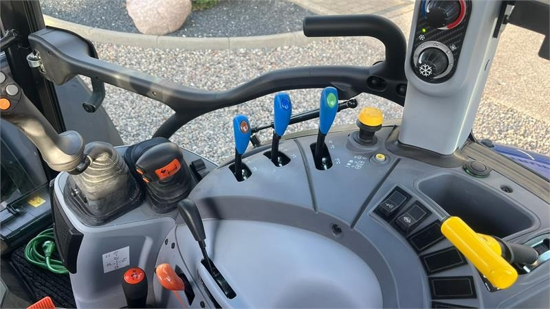 New Holland T5.100 Blue Power udstyrs model, med brede hjul, f - Traktor: foto 5 New Holland T5.100 Blue Power udstyrs model, med brede hjul, f - Traktor: foto 5