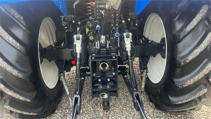 New Holland T7.175 RangeCommand med frontlift. Meget velholdt - Traktor: foto 5 New Holland T7.175 RangeCommand med frontlift. Meget velholdt - Traktor: foto 5