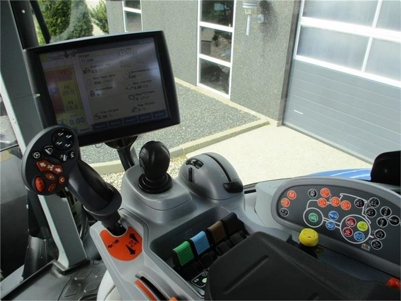 New Holland T7.230 AutoCommand, meget velholdt traktor - Traktor: foto 4 New Holland T7.230 AutoCommand, meget velholdt traktor - Traktor: foto 4
