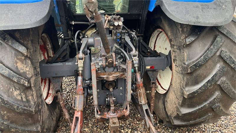 New Holland TM150 Med frontlift - Traktor: foto 4 New Holland TM150 Med frontlift - Traktor: foto 4