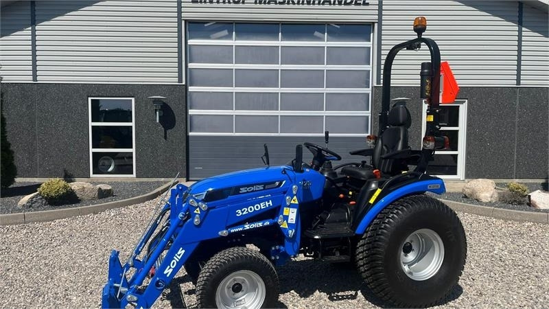 Solis H26 HST Turfdæk og Frontlæsser - Traktor: foto 1 Solis H26 HST Turfdæk og Frontlæsser - Traktor: foto 1