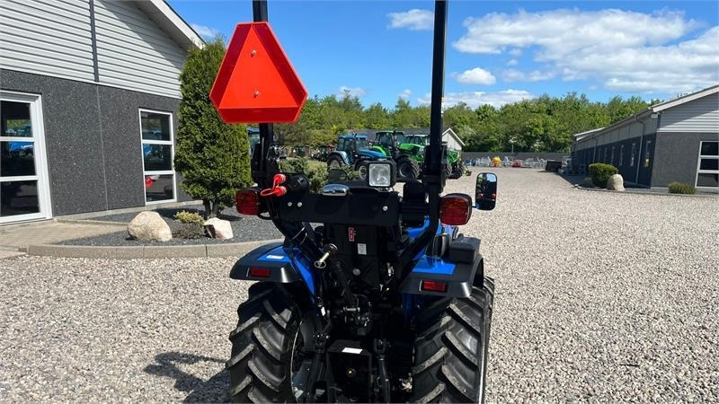 Solis S26 6+2 Gearmaskine med Servostyring og brede trak - Traktor: foto 4 Solis S26 6+2 Gearmaskine med Servostyring og brede trak - Traktor: foto 4