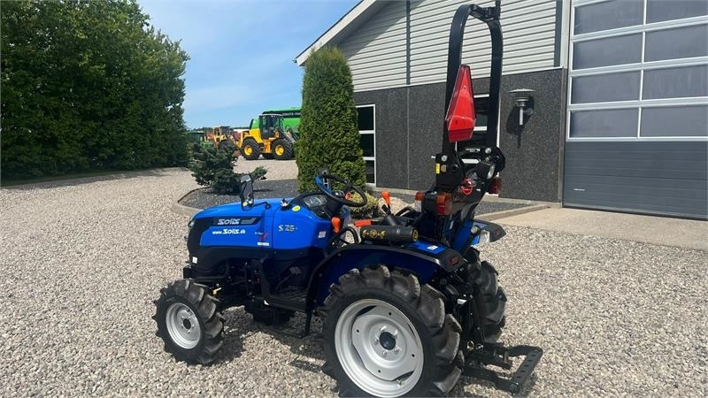Solis S26 6+2 gearmaskine med servostyring - Traktor: foto 3 Solis S26 6+2 gearmaskine med servostyring - Traktor: foto 3