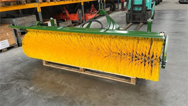 Thyregod TK 2800 med nylon børster og hydraulisk sving. bre - Fshesë: foto 4 Thyregod TK 2800 med nylon børster og hydraulisk sving. bre - Fshesë: foto 4