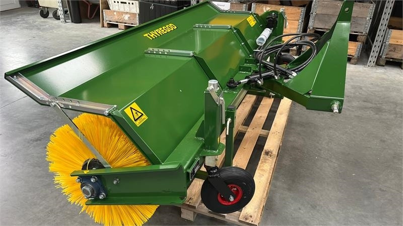 Thyregod TK 2800 med nylon børster og hydraulisk sving. bre - Fshesë: foto 2 Thyregod TK 2800 med nylon børster og hydraulisk sving. bre - Fshesë: foto 2
