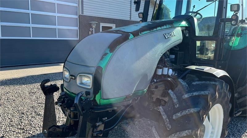 Valtra T130 med 3.5ton frontlift - Traktor: foto 4 Valtra T130 med 3.5ton frontlift - Traktor: foto 4