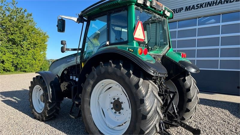 Valtra T130 med 3.5ton frontlift - Traktor: foto 5 Valtra T130 med 3.5ton frontlift - Traktor: foto 5