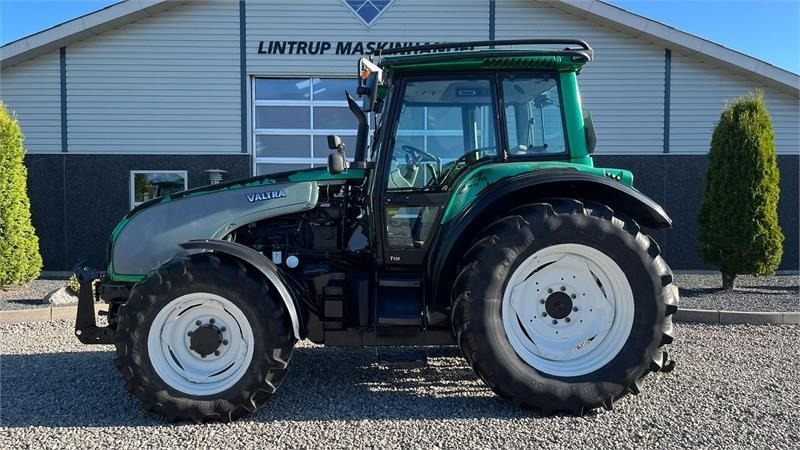 Valtra T130 med 3.5ton frontlift - Traktor: foto 1 Valtra T130 med 3.5ton frontlift - Traktor: foto 1