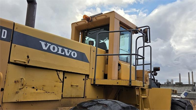 Volvo 330D med skovl - Fadrom me goma: foto 3 Volvo 330D med skovl - Fadrom me goma: foto 3
