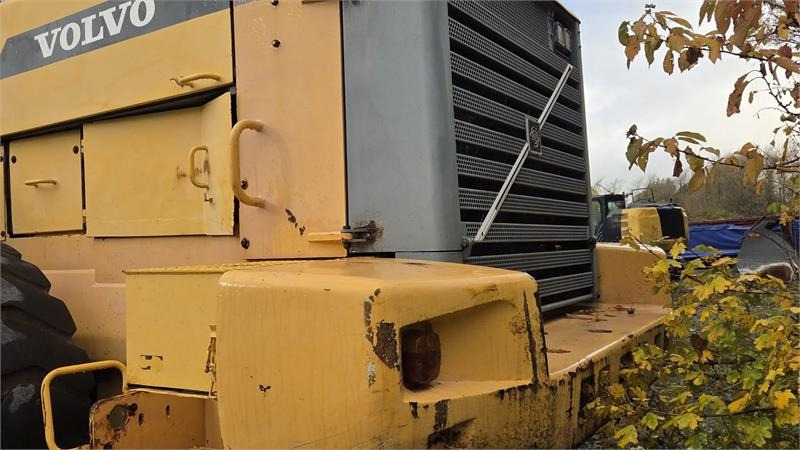 Volvo 330D med skovl - Fadrom me goma: foto 4 Volvo 330D med skovl - Fadrom me goma: foto 4