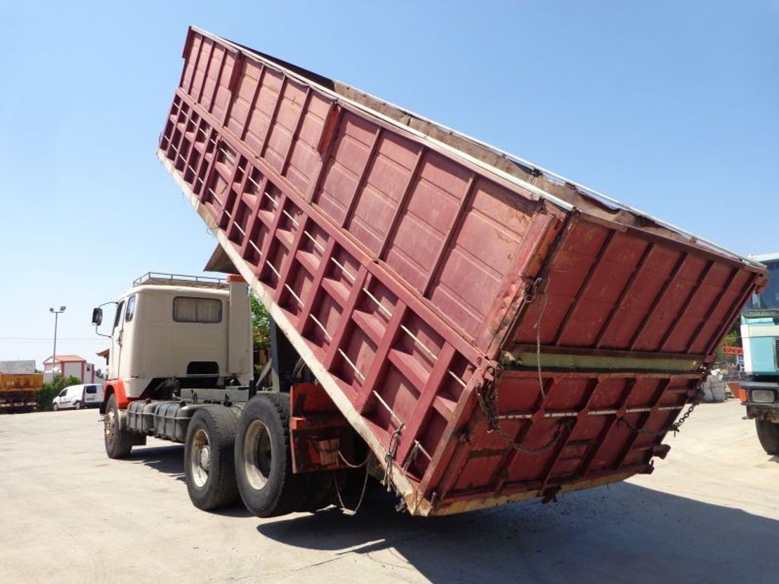 Volvo F 89 VOLVO F89 (6X2) KIPPER - Kamion vetëshkarkues: foto 4 Volvo F 89 VOLVO F89 (6X2) KIPPER - Kamion vetëshkarkues: foto 4