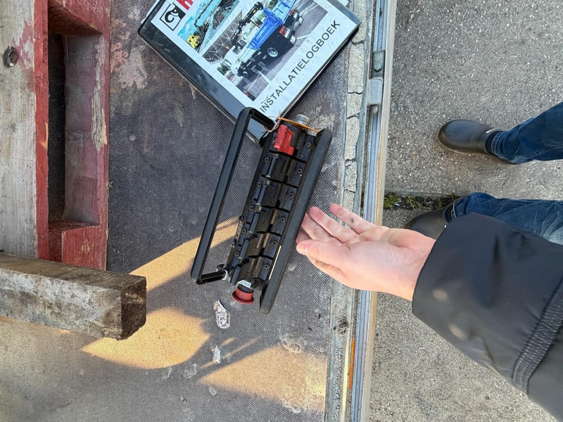 Hiab 112 RADIO REMOTE - Vinç për kamion për Kamioni: foto 3 Hiab 112 RADIO REMOTE - Vinç për kamion për Kamioni: foto 3