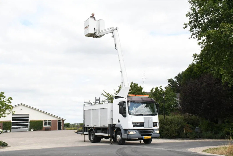 DAF LF 45.160 ARBEITSBUHNE/SKYWORKER/HOOGWERKER!!EURO4!! CUSTERS!! - Kamioni: foto 1 DAF LF 45.160 ARBEITSBUHNE/SKYWORKER/HOOGWERKER!!EURO4!! CUSTERS!! - Kamioni: foto 1