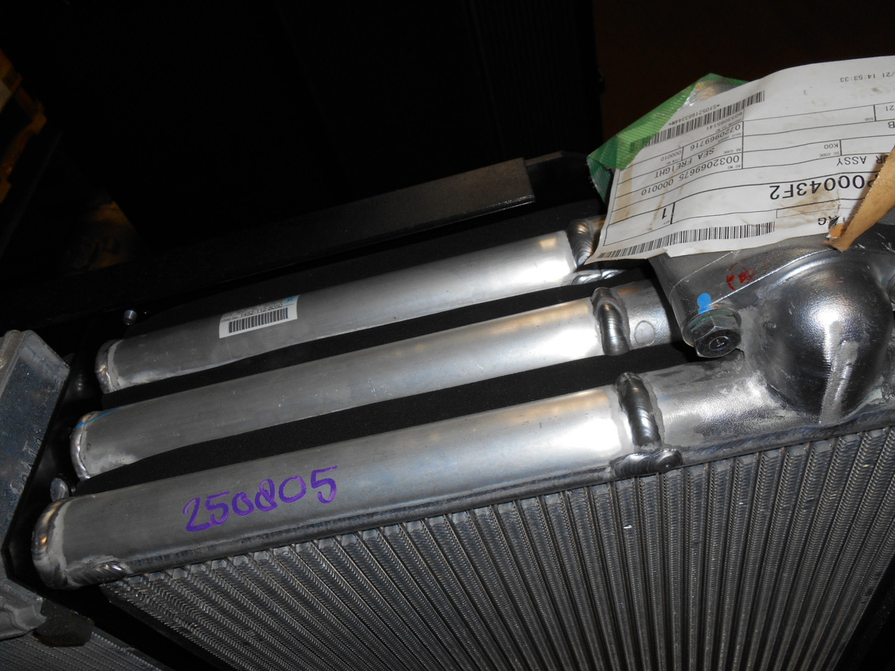 Kobelco LC05P00043F2 - LC05P00043S002 - Ftohës vaji për Makineri ndërtimi: foto 2 Kobelco LC05P00043F2 - LC05P00043S002 - Ftohës vaji për Makineri ndërtimi: foto 2