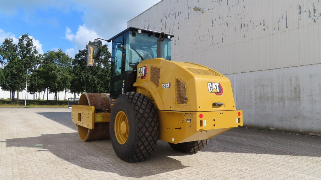 Caterpillar CS13 - Ngjeshës: foto 4 Caterpillar CS13 - Ngjeshës: foto 4