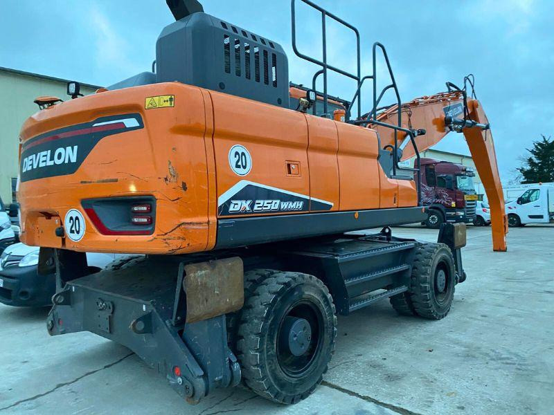Doosan DX 250 W - Ekskavator me goma: foto 3 Doosan DX 250 W - Ekskavator me goma: foto 3