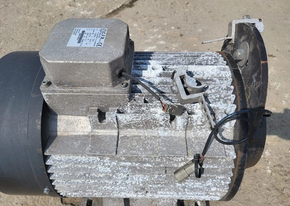 Silnik elektryczny trójfazowy 31kW 96V sprawny - Makineritë e tjera: foto 2 Silnik elektryczny trójfazowy 31kW 96V sprawny - Makineritë e tjera: foto 2