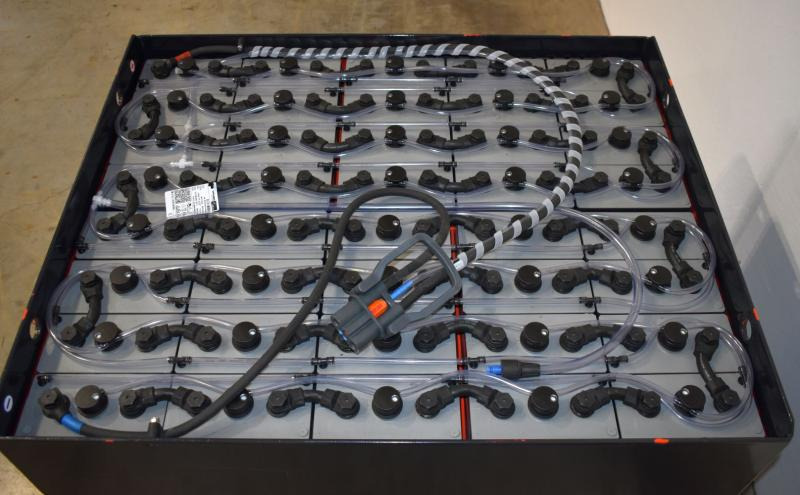 GRUMA 80 Volt 5 PzS 775 Ah - Bateria: foto 3 GRUMA 80 Volt 5 PzS 775 Ah - Bateria: foto 3
