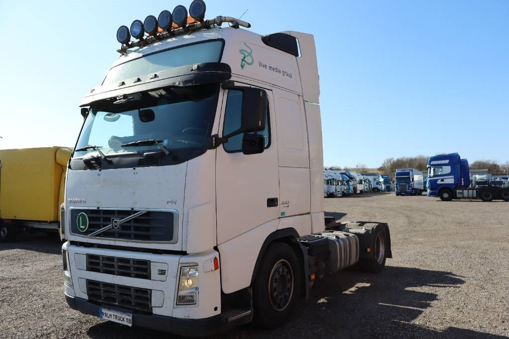 Volvo FH 440 4X2 serie 8147 - Gjysmë-kamion: foto 1 Volvo FH 440 4X2 serie 8147 - Gjysmë-kamion: foto 1