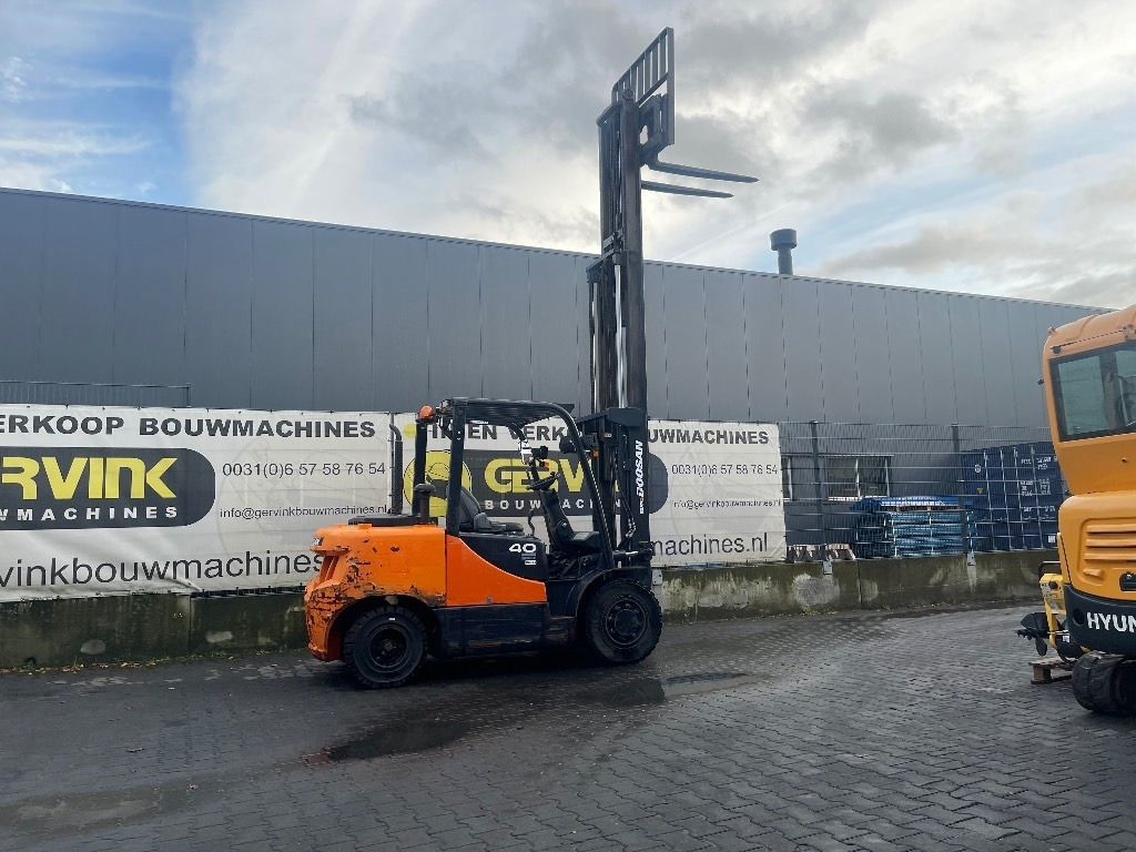 Doosan D40 SC-7 - Pirun më naftë: foto 4 Doosan D40 SC-7 - Pirun më naftë: foto 4