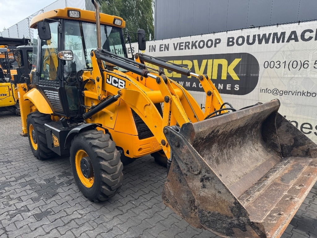 JCB 2 CX - Fadromë me shkarkim nga prapa: foto 3 JCB 2 CX - Fadromë me shkarkim nga prapa: foto 3