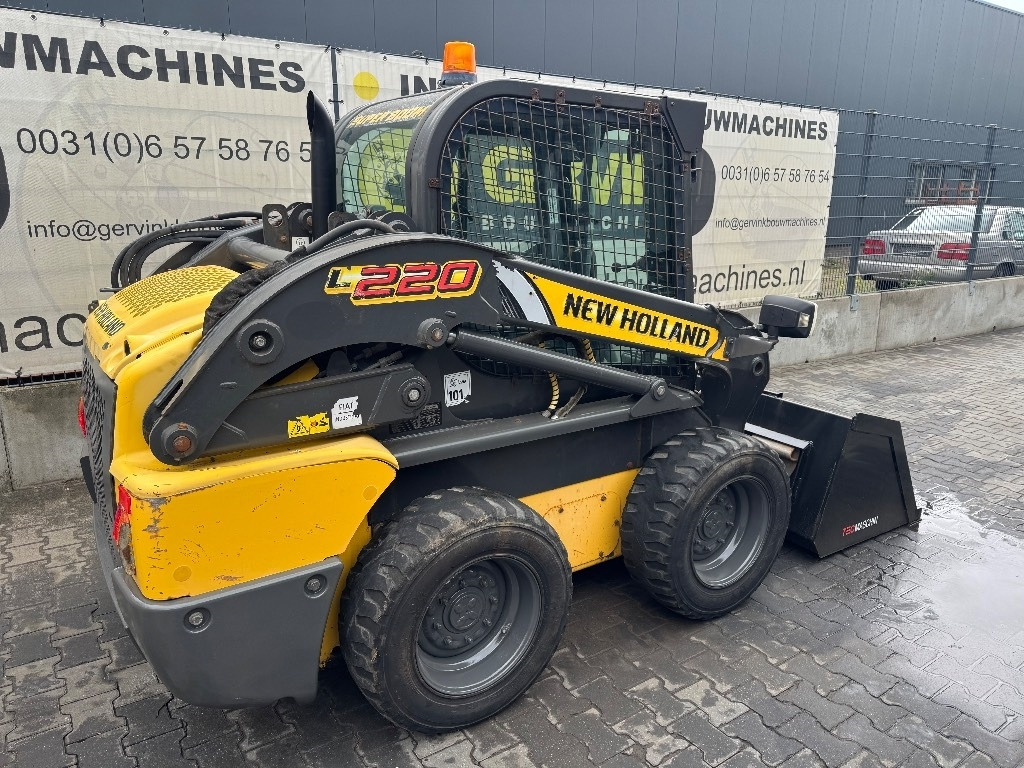 New Holland L220 - Mini fadrom: foto 3 New Holland L220 - Mini fadrom: foto 3