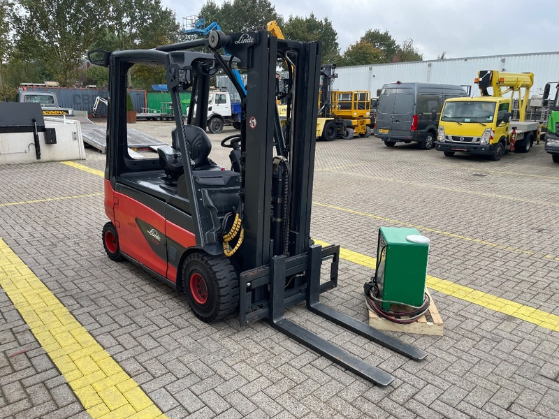 Linde E 25 L-01 - Pirun elektrik: foto 5 Linde E 25 L-01 - Pirun elektrik: foto 5