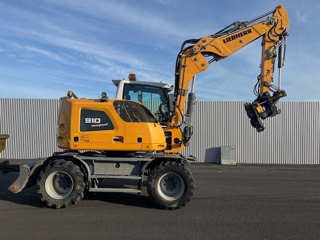 Liebherr A 910 Compact - Ekskavator me goma: foto 4 Liebherr A 910 Compact - Ekskavator me goma: foto 4